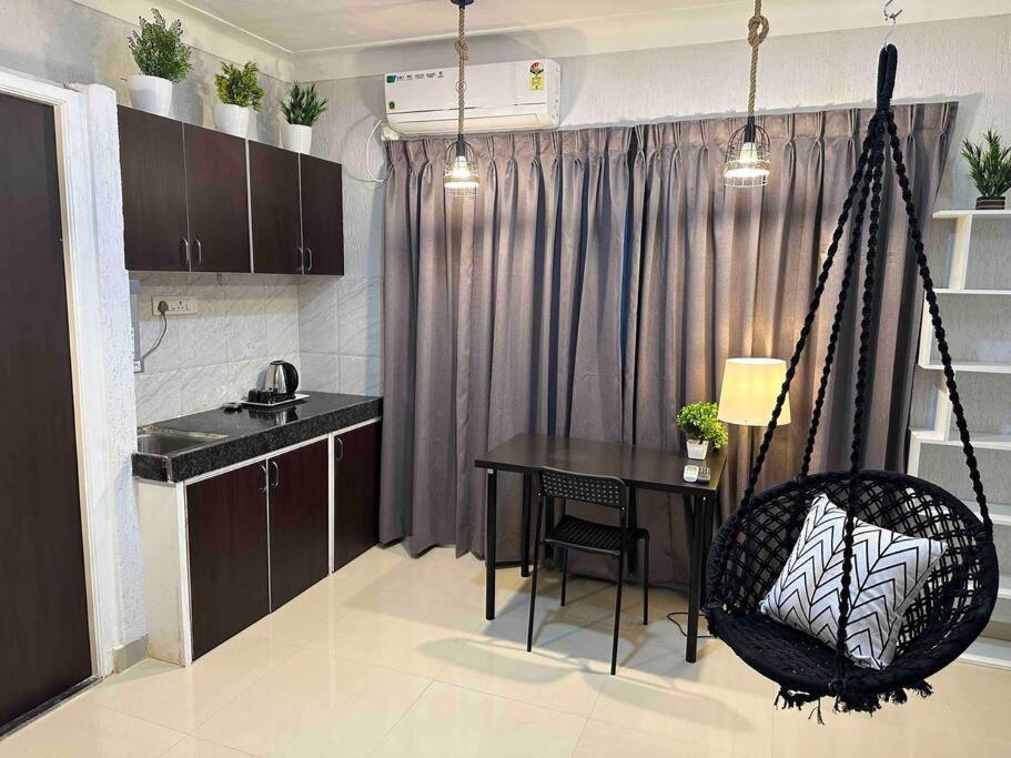 The Swing: Private In Koregaon Park Apartment Pune